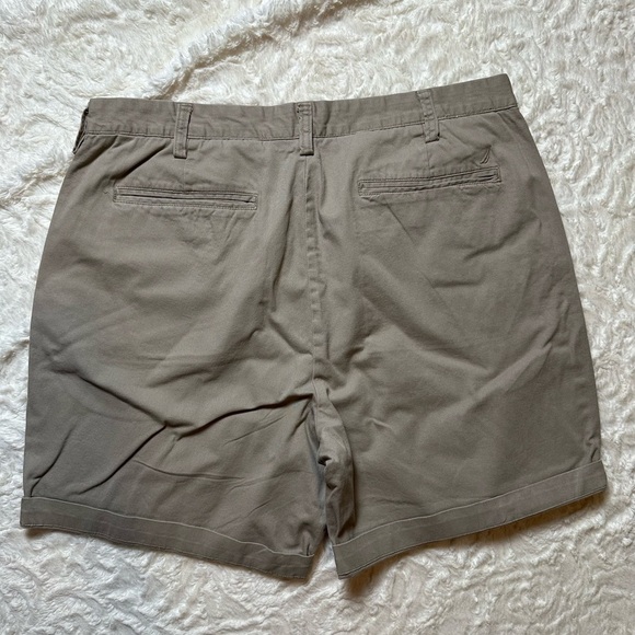 Nautica Men’s Stretch Chino Shorts Khaki Beige Size 36W - Picture 2 of 3